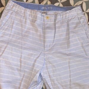 Men’s khaki shorts